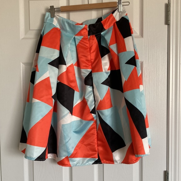 Fit and Flare Polyester skirt. Size M - Picture 3 of 6